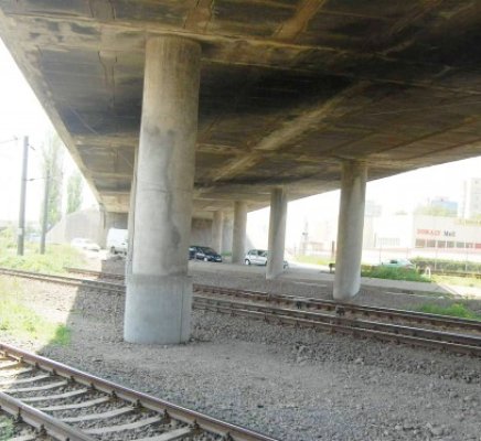 Copilă de 14 ani, găsită îngheţată sub podul de la Doraly